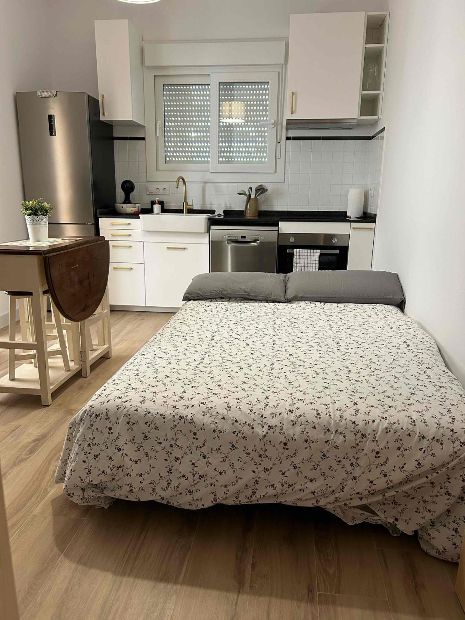 Apartamento Con Wifi, Patio Y Garaje Privado Alcalá de Guadaira Exterior photo